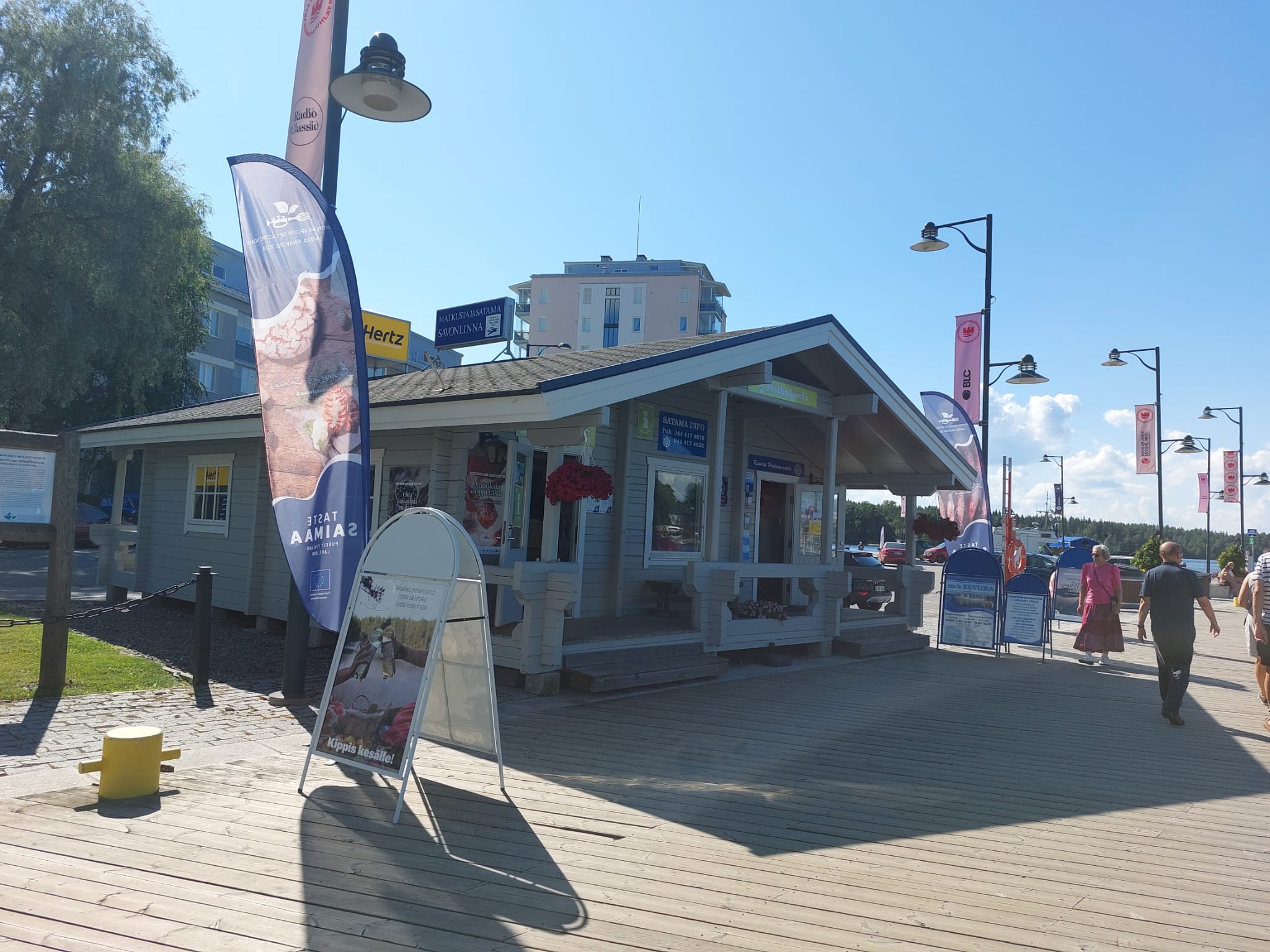 Paikallisia makuja Savonlinnan matkailun kesäinfossa